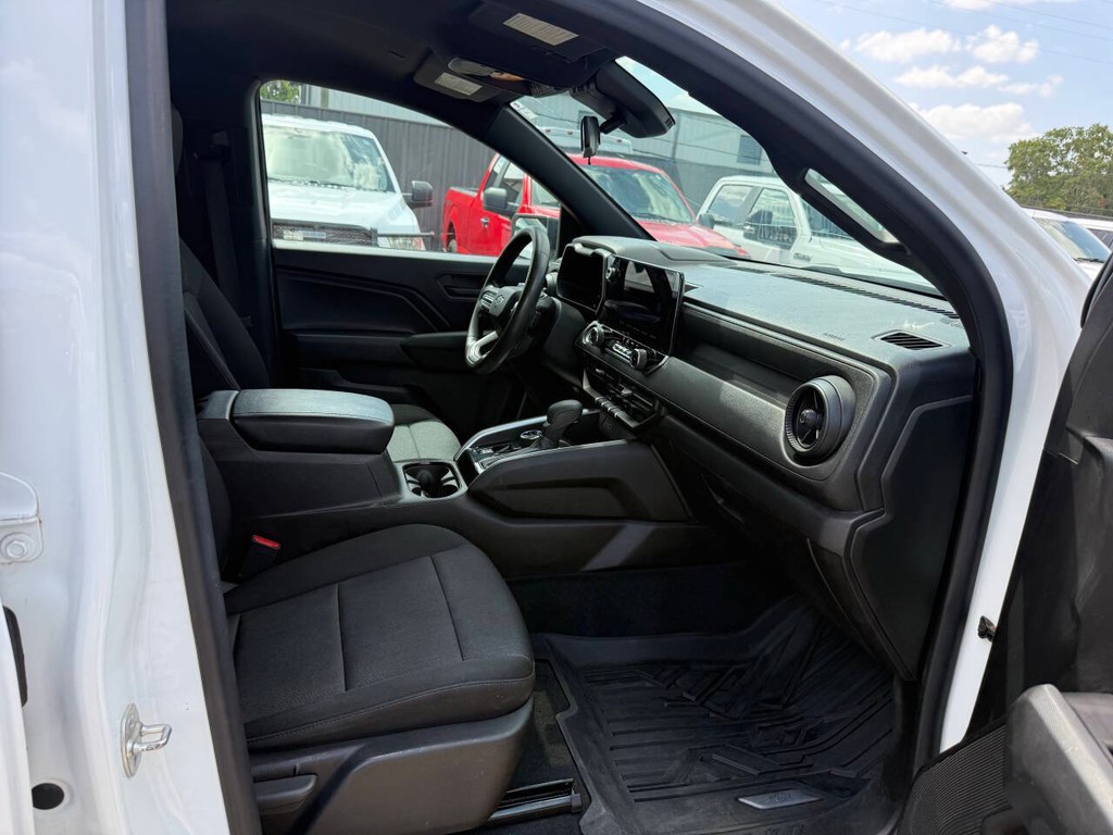 Chevrolet Colorado Vehicle Full-screen Gallery Image 10