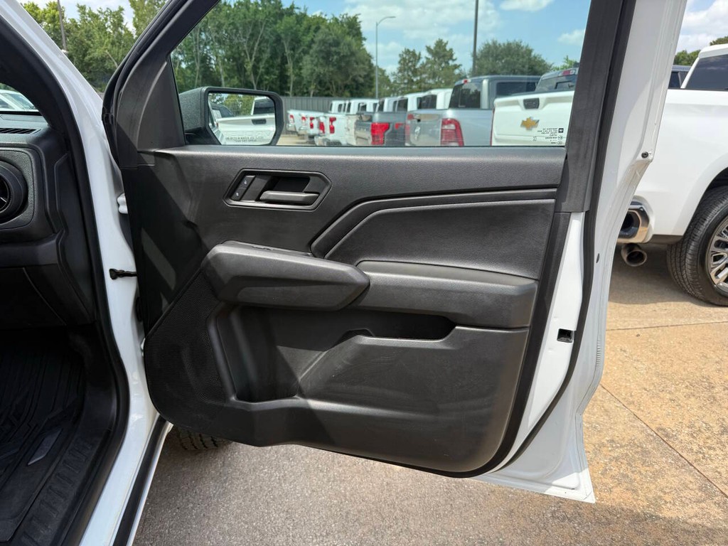 Chevrolet Colorado Vehicle Full-screen Gallery Image 11