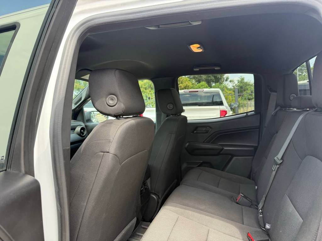Chevrolet Colorado Vehicle Full-screen Gallery Image 12