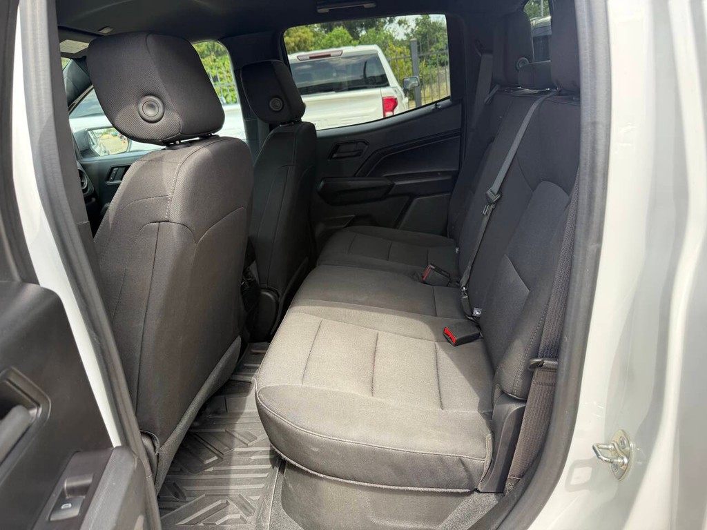 Chevrolet Colorado Vehicle Full-screen Gallery Image 13