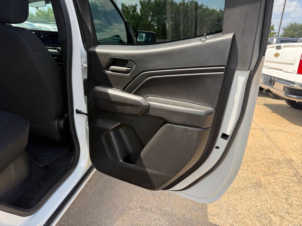 Chevrolet Colorado Vehicle Full-screen Gallery Image 16