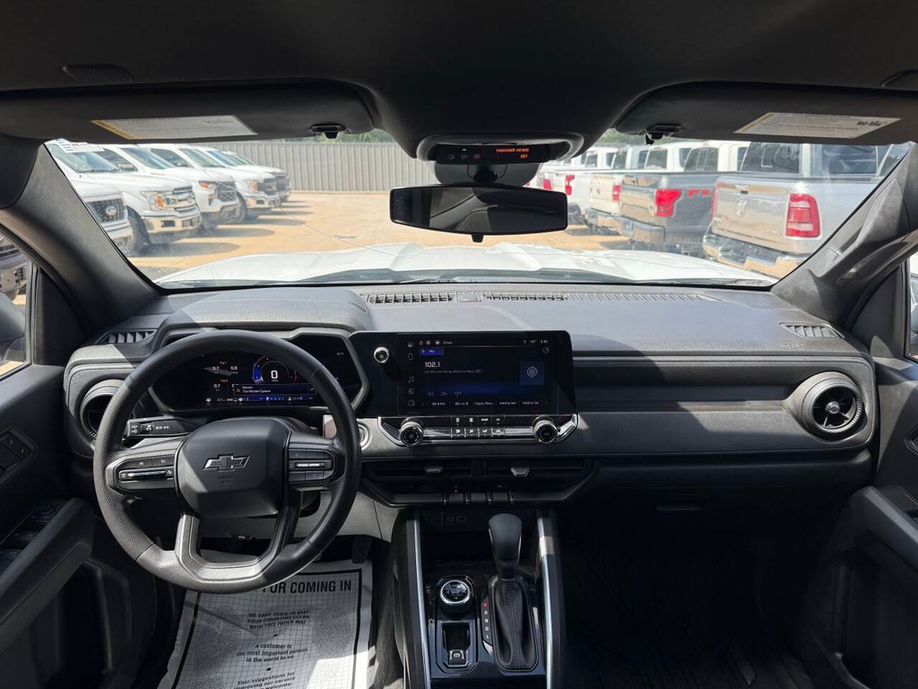 Chevrolet Colorado Vehicle Full-screen Gallery Image 17