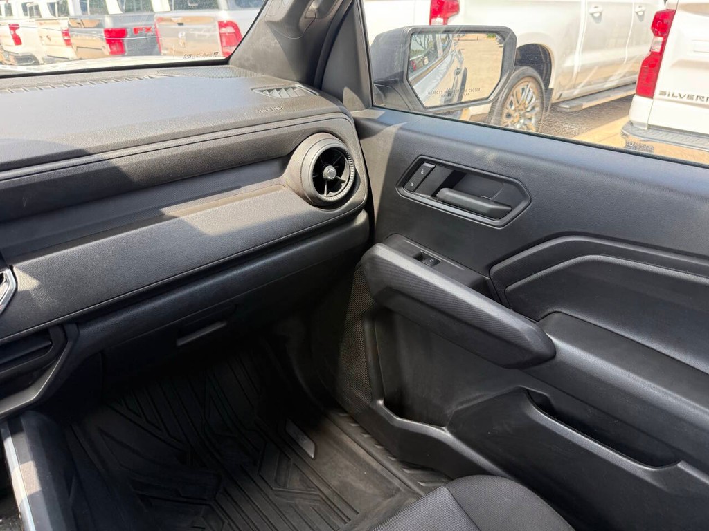 Chevrolet Colorado Vehicle Full-screen Gallery Image 20
