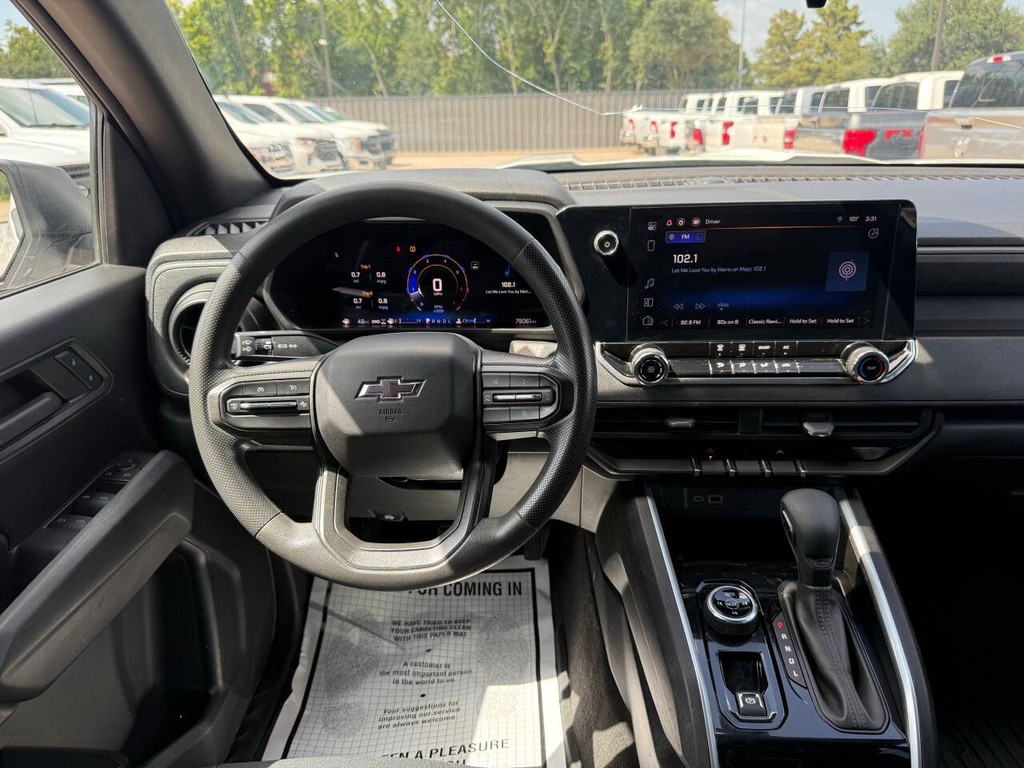 Chevrolet Colorado Vehicle Full-screen Gallery Image 21