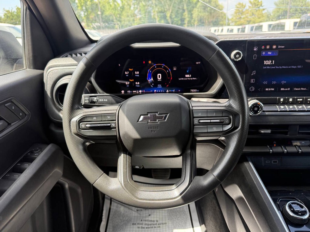 Chevrolet Colorado Vehicle Full-screen Gallery Image 22