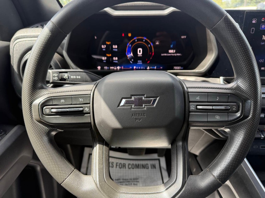 Chevrolet Colorado Vehicle Full-screen Gallery Image 23