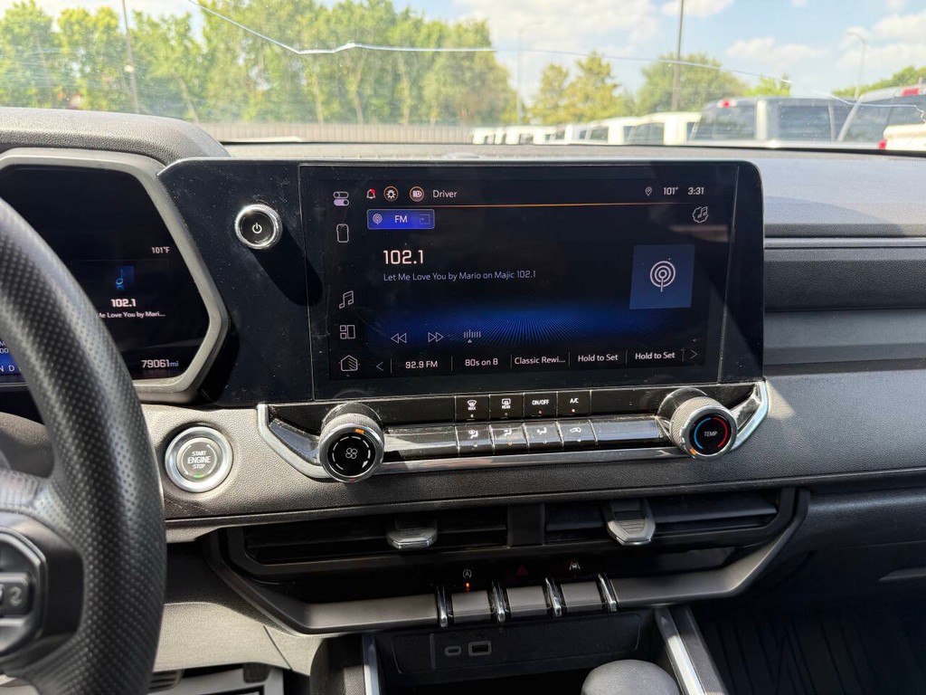 Chevrolet Colorado Vehicle Full-screen Gallery Image 24