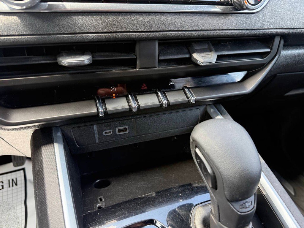 Chevrolet Colorado Vehicle Full-screen Gallery Image 28