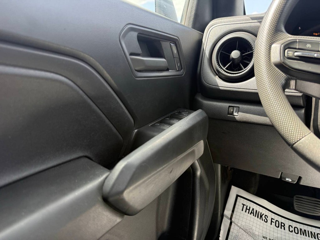 Chevrolet Colorado Vehicle Full-screen Gallery Image 30