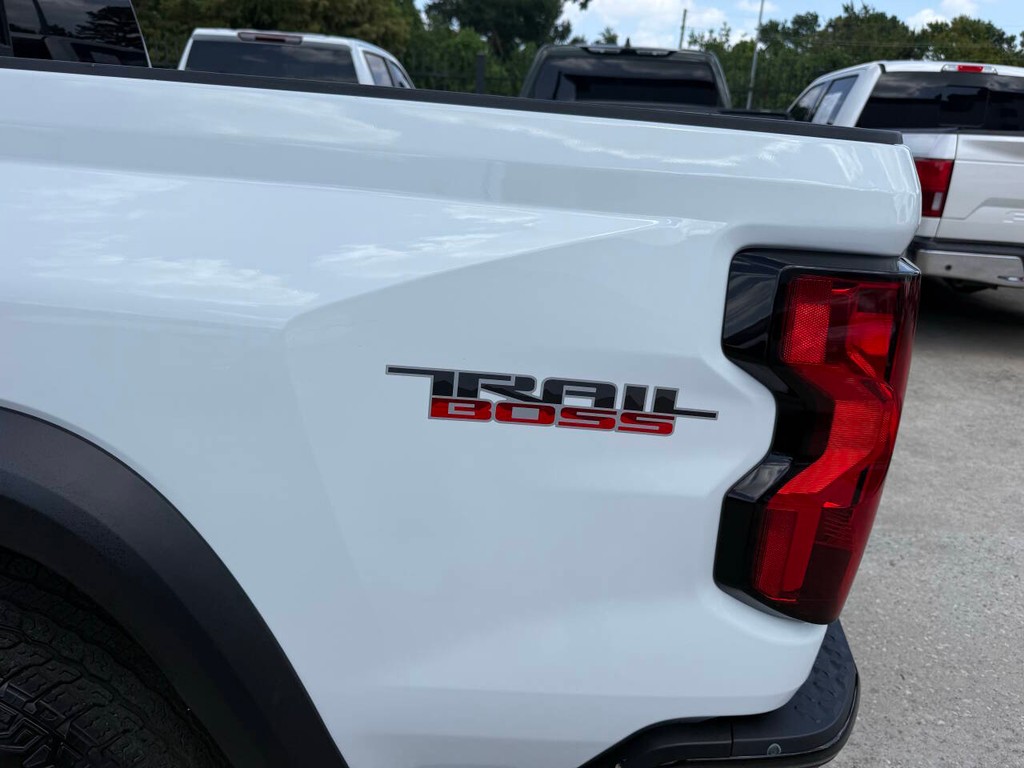 Chevrolet Colorado Vehicle Full-screen Gallery Image 36