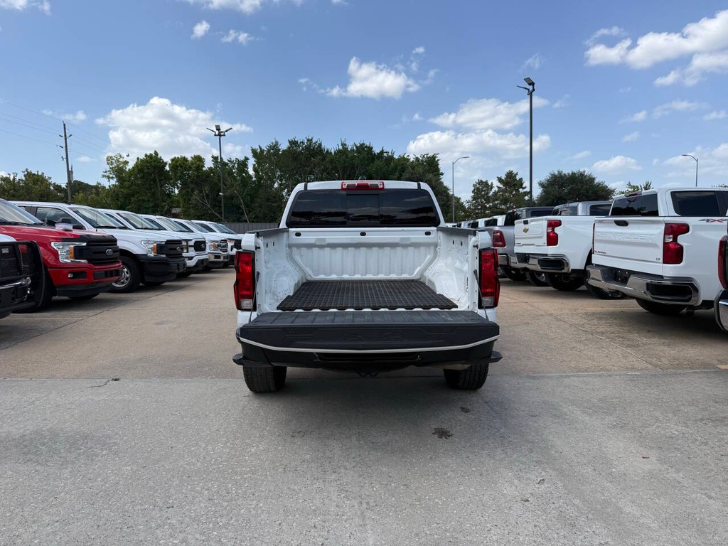 Chevrolet Colorado Vehicle Full-screen Gallery Image 37