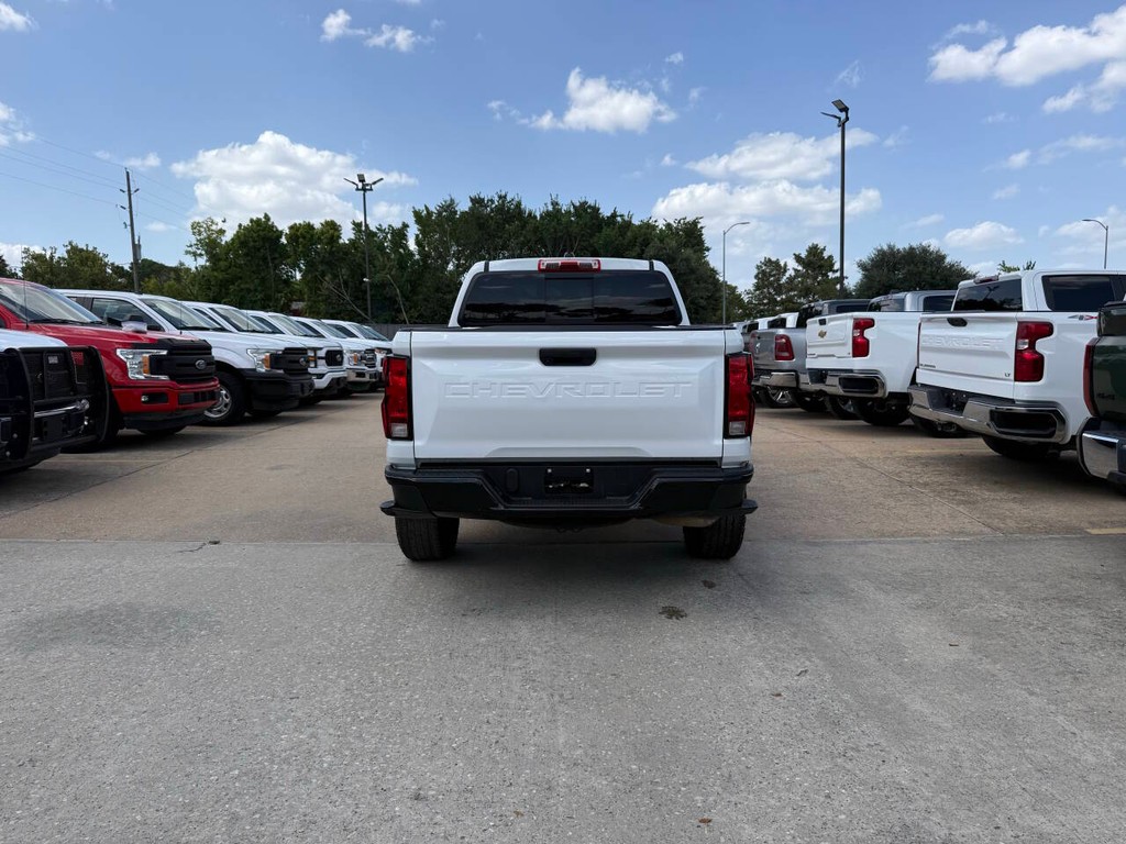 Chevrolet Colorado Vehicle Full-screen Gallery Image 38