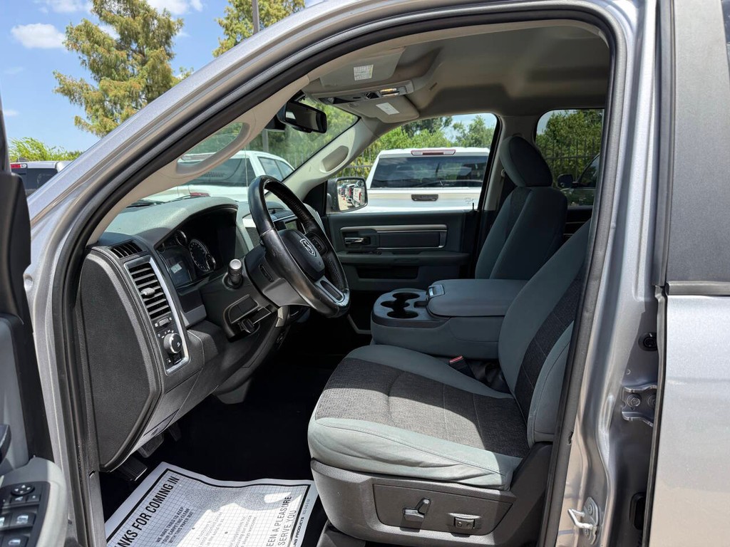 Ram 1500 Classic Vehicle Full-screen Gallery Image 07