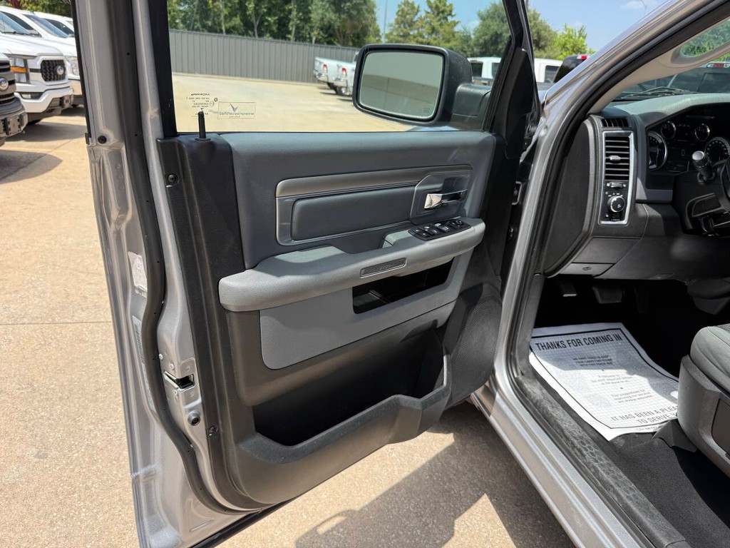 Ram 1500 Classic Vehicle Full-screen Gallery Image 08