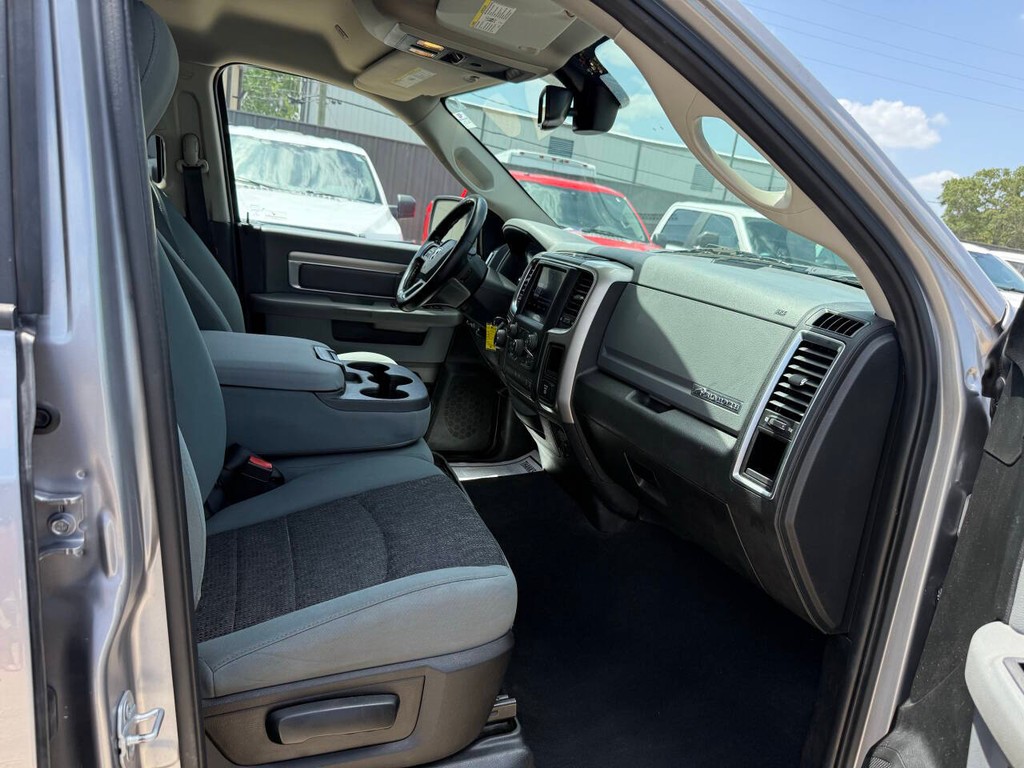 Ram 1500 Classic Vehicle Full-screen Gallery Image 10