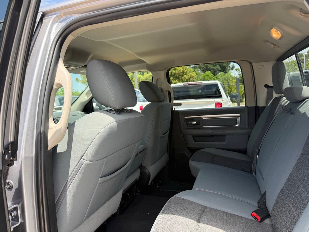Ram 1500 Classic Vehicle Full-screen Gallery Image 12