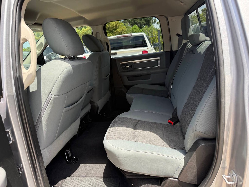 Ram 1500 Classic Vehicle Full-screen Gallery Image 13