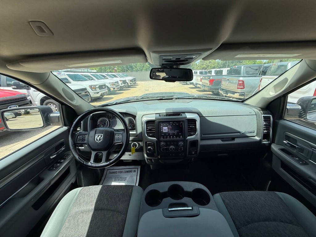 Ram 1500 Classic Vehicle Full-screen Gallery Image 18