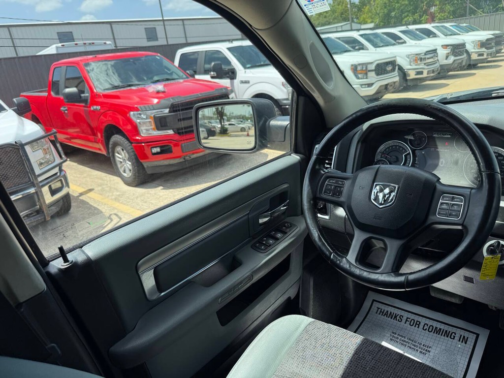 Ram 1500 Classic Vehicle Full-screen Gallery Image 19