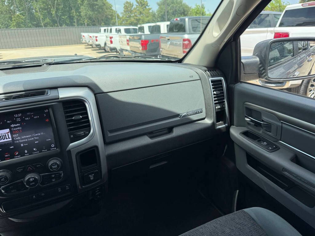 Ram 1500 Classic Vehicle Full-screen Gallery Image 20
