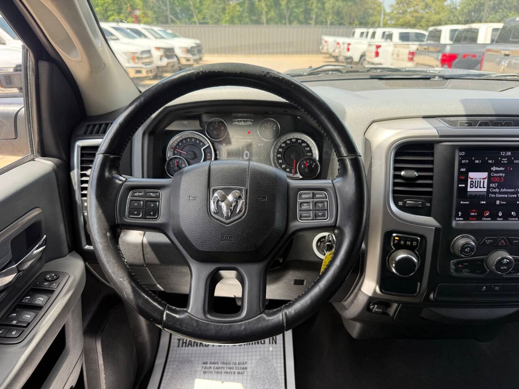 Ram 1500 Classic Vehicle Full-screen Gallery Image 22