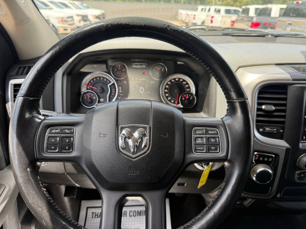 Ram 1500 Classic Vehicle Full-screen Gallery Image 23