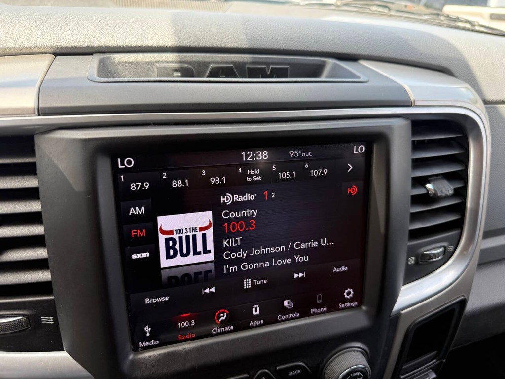 Ram 1500 Classic Vehicle Full-screen Gallery Image 25