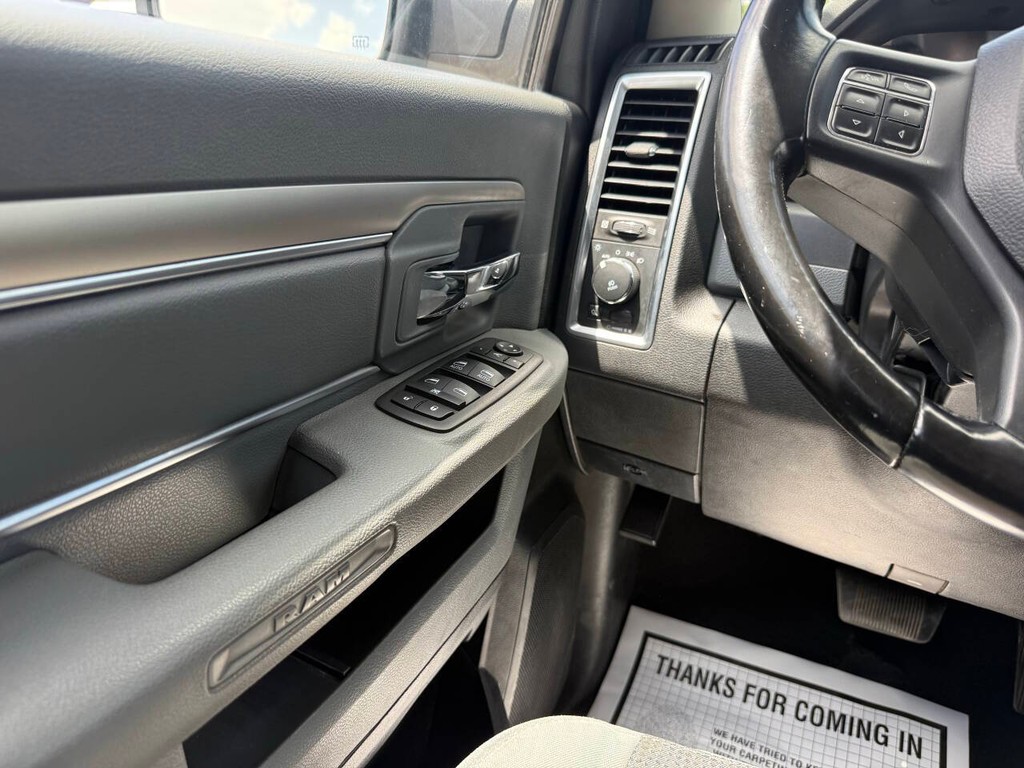 Ram 1500 Classic Vehicle Full-screen Gallery Image 29