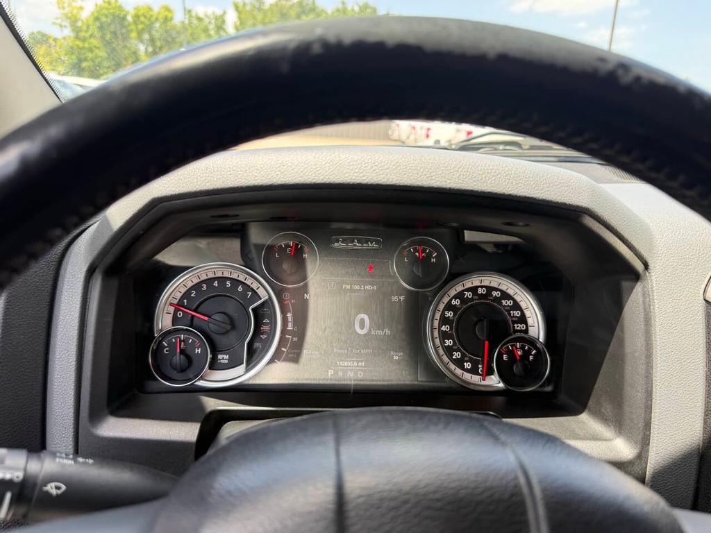 Ram 1500 Classic Vehicle Full-screen Gallery Image 30