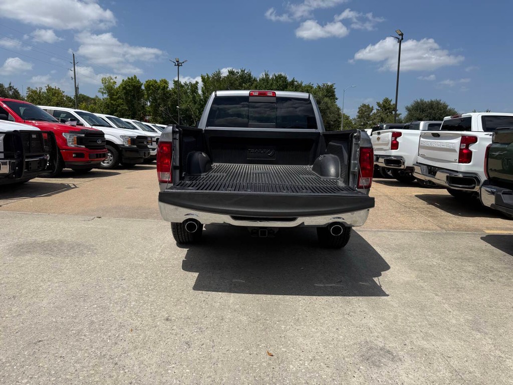 Ram 1500 Classic Vehicle Full-screen Gallery Image 36