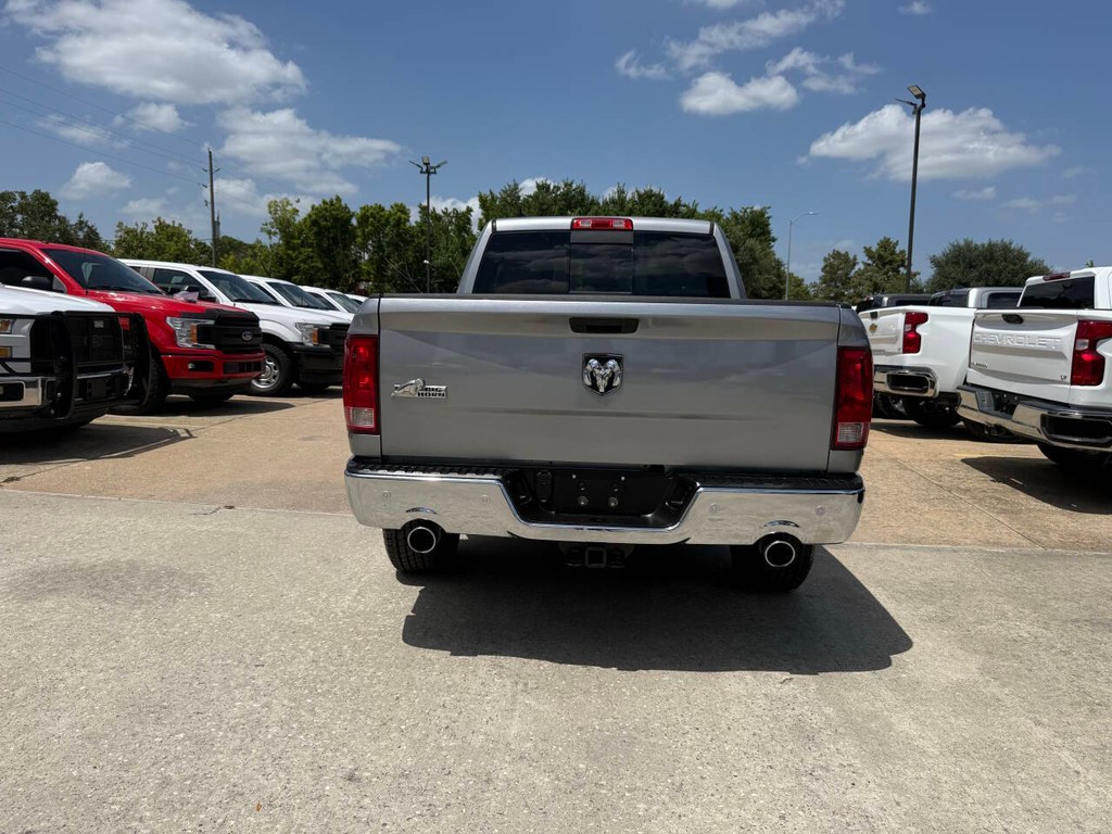 Ram 1500 Classic Vehicle Full-screen Gallery Image 37