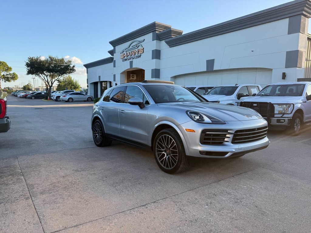 Porsche Cayenne Vehicle Full-screen Gallery Image 02
