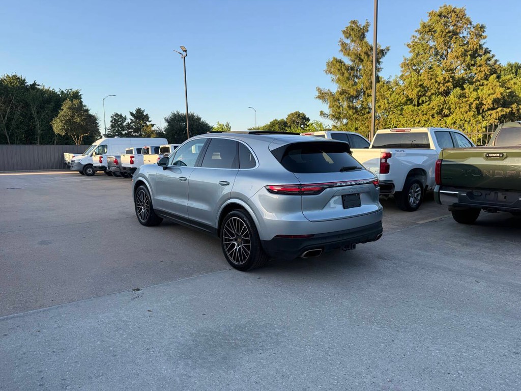 Porsche Cayenne Vehicle Full-screen Gallery Image 04