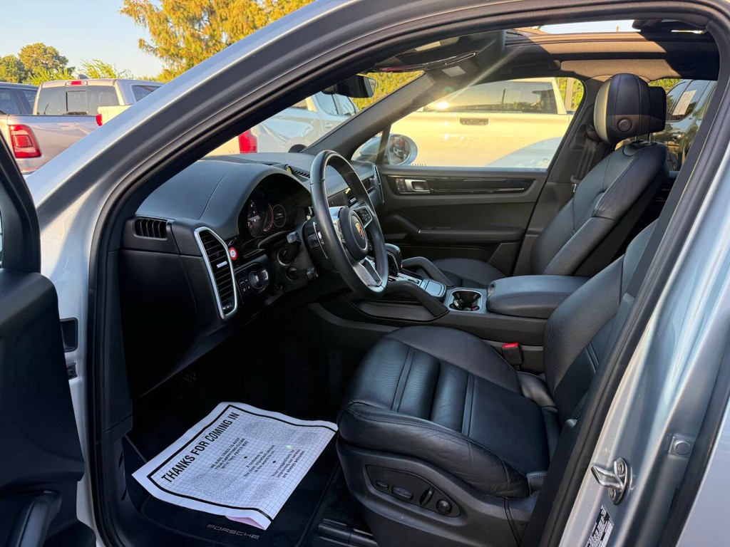 Porsche Cayenne Vehicle Full-screen Gallery Image 07