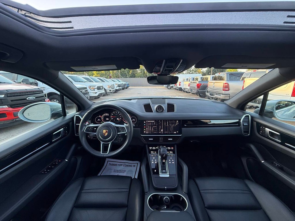Porsche Cayenne Vehicle Full-screen Gallery Image 19