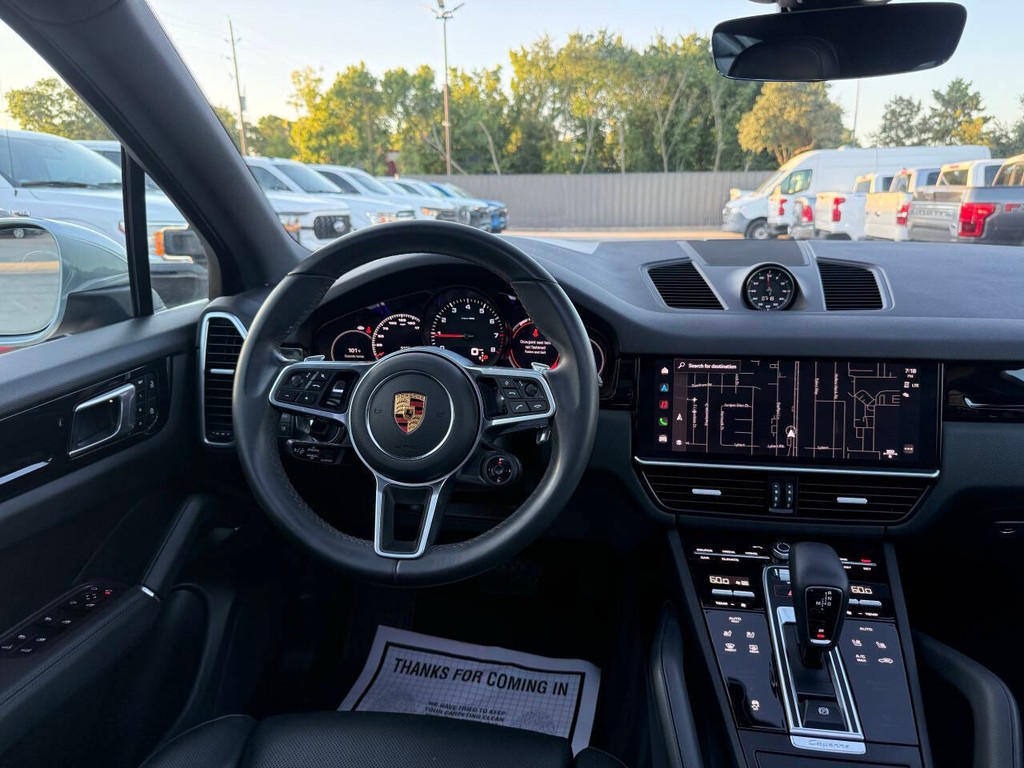 Porsche Cayenne Vehicle Full-screen Gallery Image 22