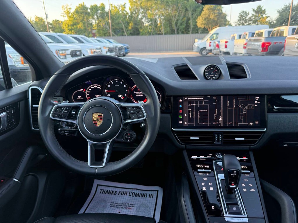 Porsche Cayenne Vehicle Full-screen Gallery Image 23