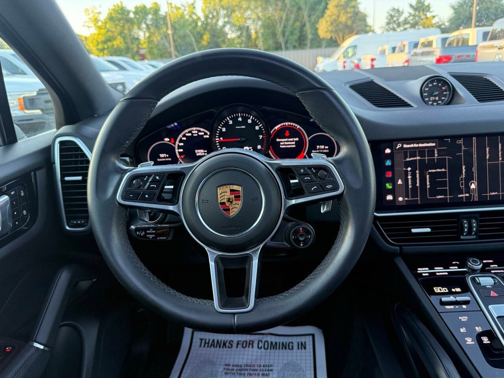Porsche Cayenne Vehicle Full-screen Gallery Image 24