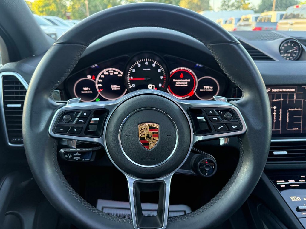 Porsche Cayenne Vehicle Full-screen Gallery Image 25
