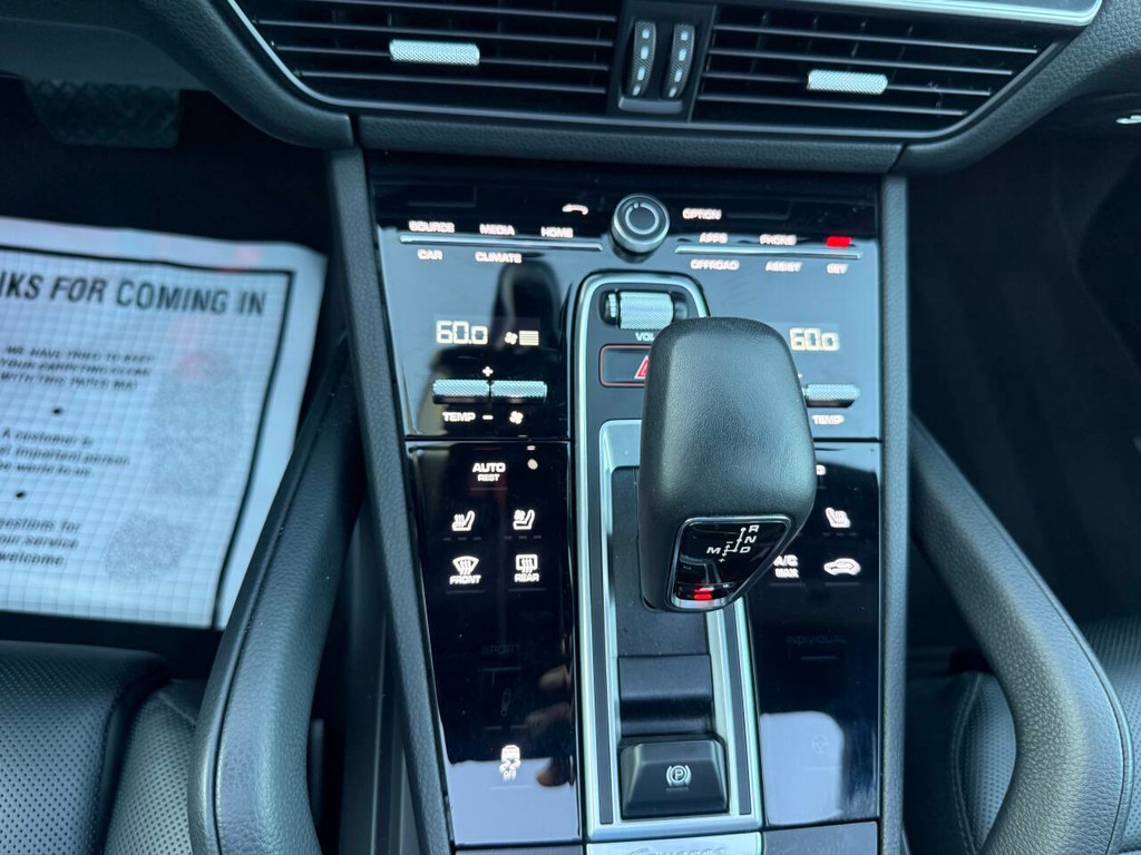 Porsche Cayenne Vehicle Full-screen Gallery Image 29