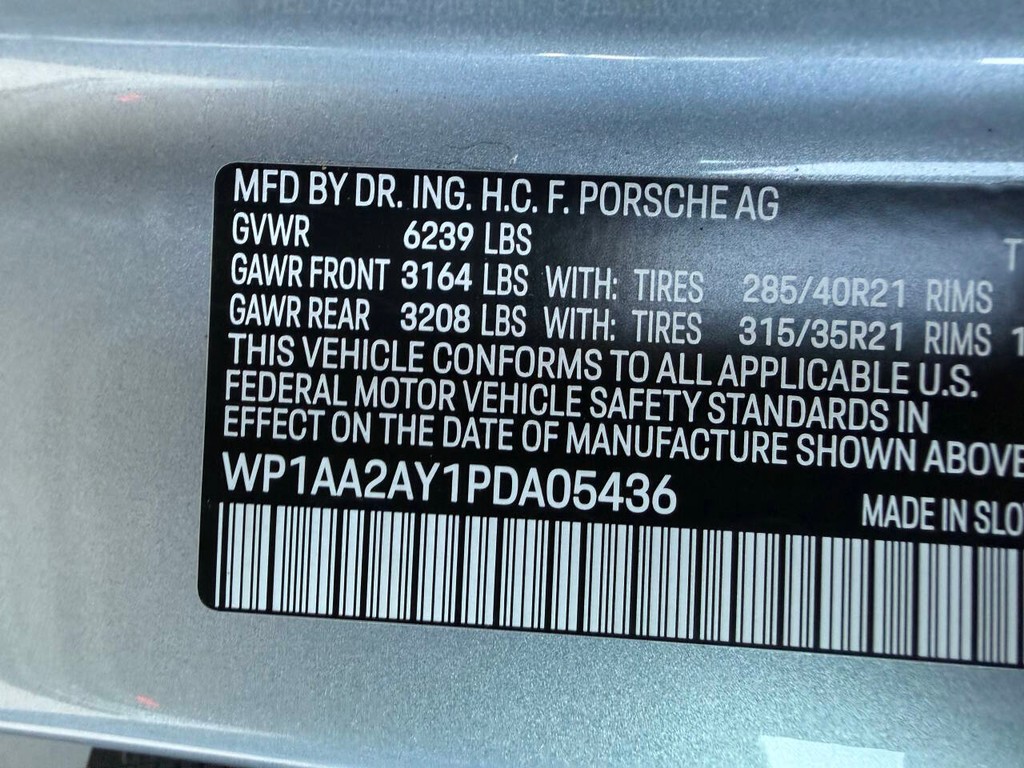 Porsche Cayenne Vehicle Full-screen Gallery Image 36