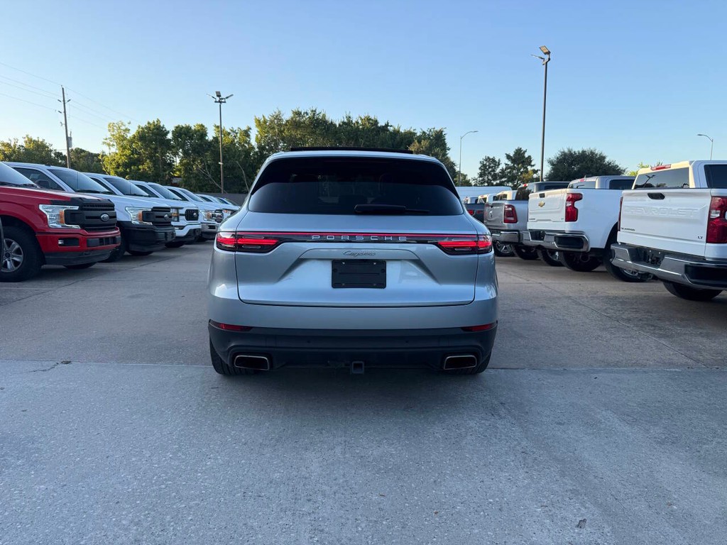 Porsche Cayenne Vehicle Full-screen Gallery Image 41