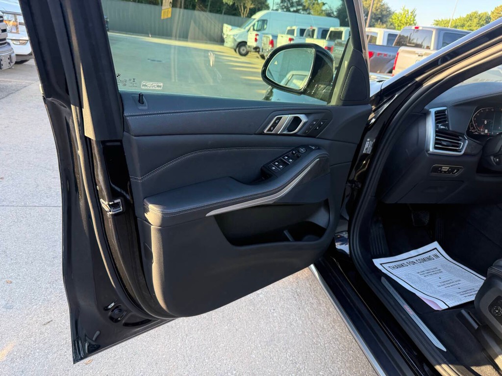 BMW X5 Vehicle Full-screen Gallery Image 08