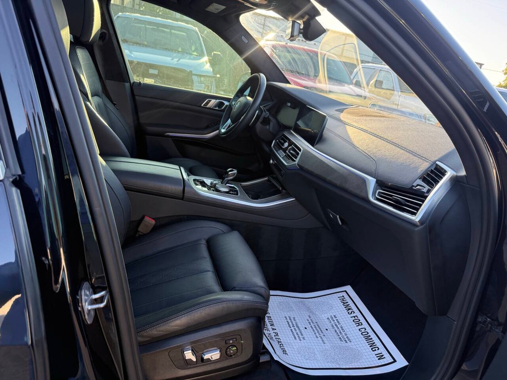 BMW X5 Vehicle Full-screen Gallery Image 10