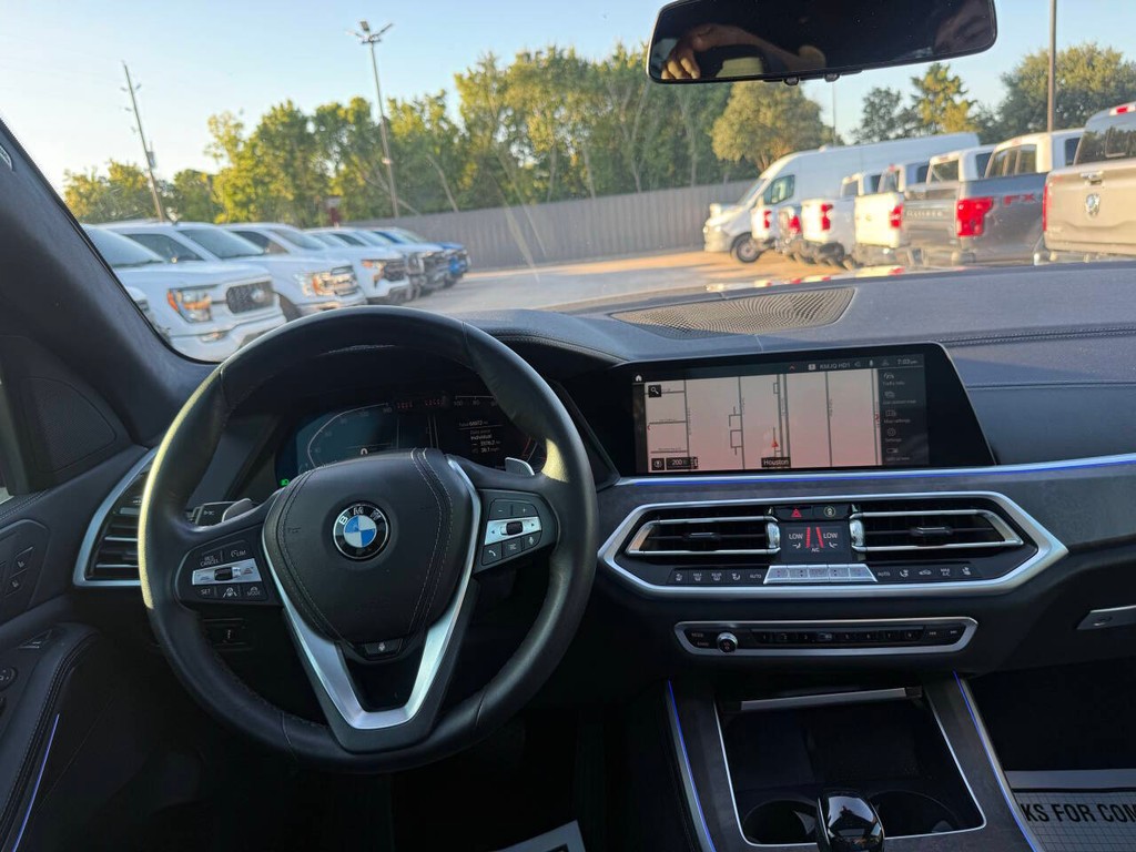BMW X5 Vehicle Full-screen Gallery Image 21