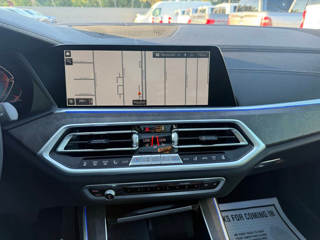 BMW X5 Vehicle Full-screen Gallery Image 25