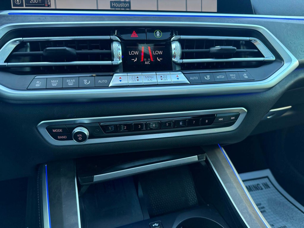 BMW X5 Vehicle Full-screen Gallery Image 30