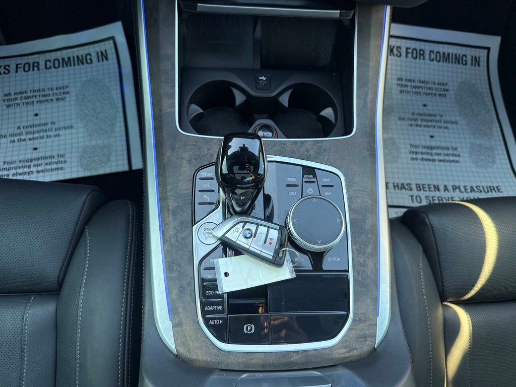 BMW X5 Vehicle Full-screen Gallery Image 31
