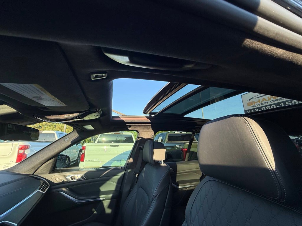 BMW X5 Vehicle Full-screen Gallery Image 33