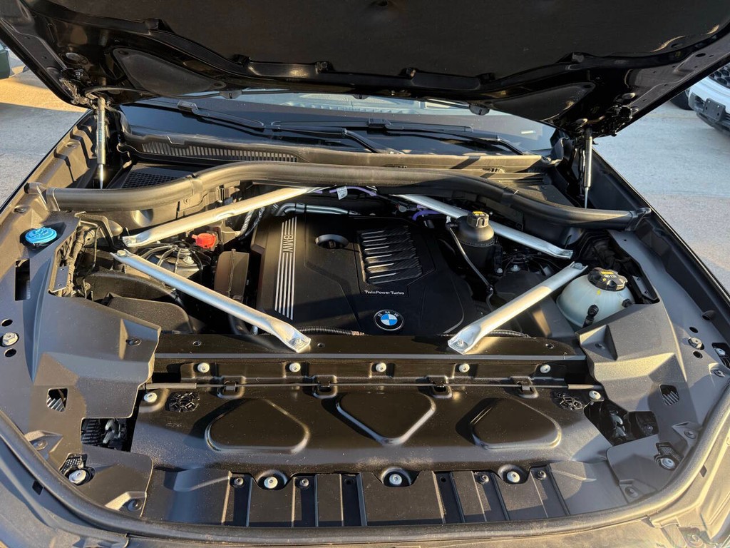 BMW X5 Vehicle Full-screen Gallery Image 38